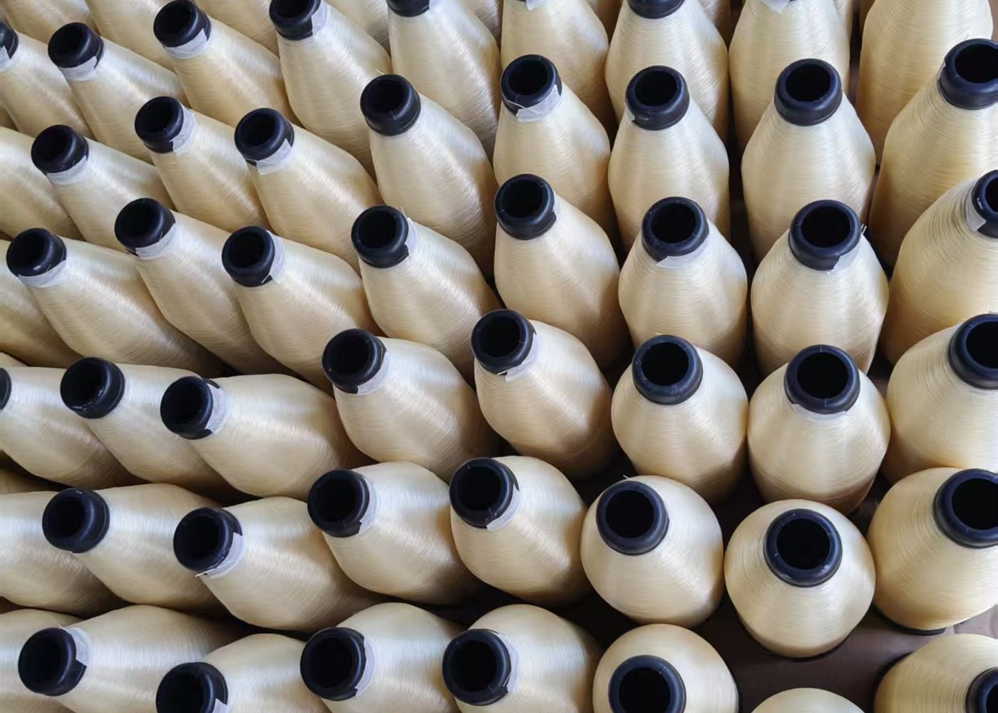 Veneer splicing hot melt thread cones ready for supply